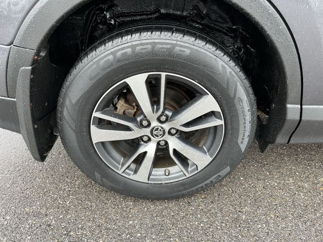 Used 2016  Toyota XLE image 21