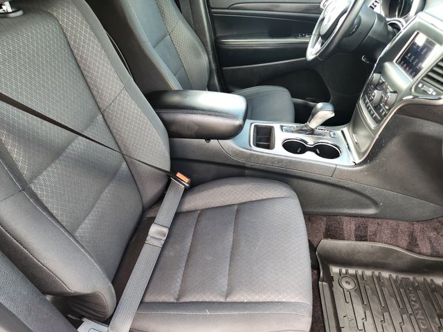 2018 Diamond Black Crystal Pearlcoat Jeep Grand Cherokee Laredo 4X4 SUV