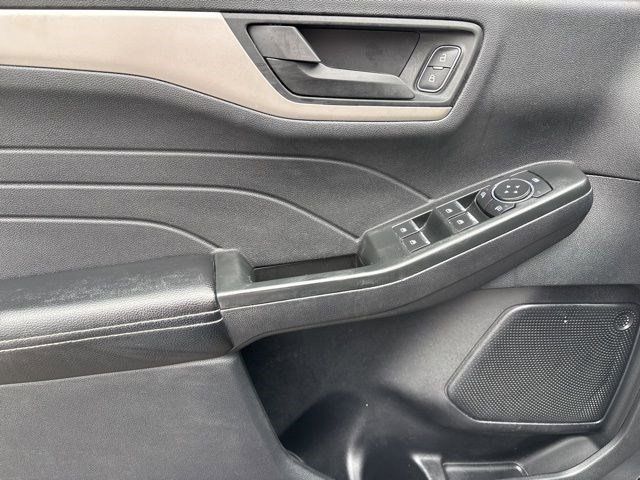 2022 Ford Escape Hybrid SE photo