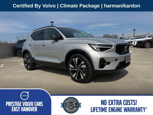 2024 Volvo XC40 B5 Plus Dark Theme AWD