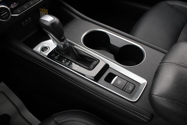 Used 2019 Black Nissan 2.5 SL image 16