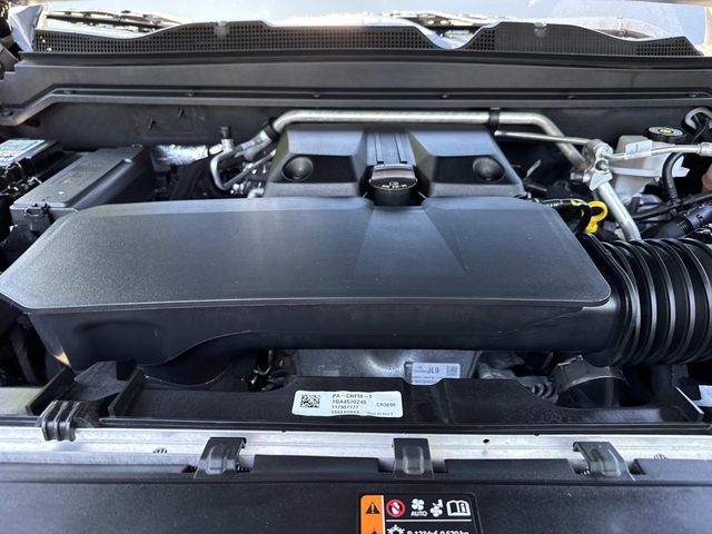 Used 2023 Black Chevrolet Z71 image 12