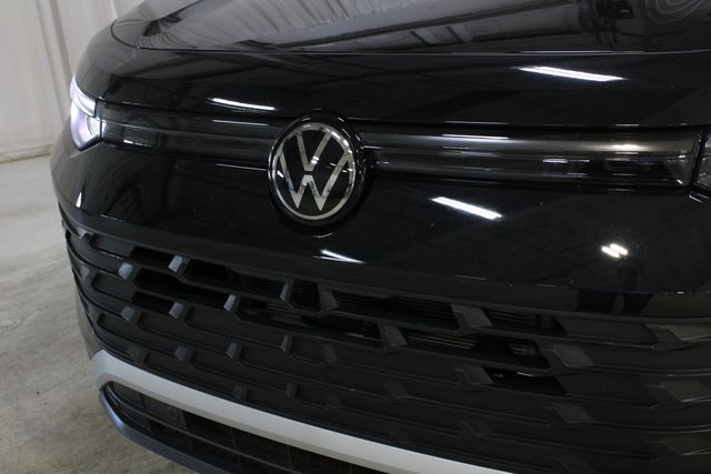 Used 2025 Black Volkswagen 2.0T SE image 30