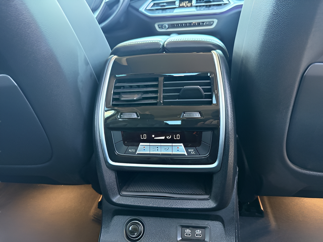 2022 BMW X7 40i - Photo 27