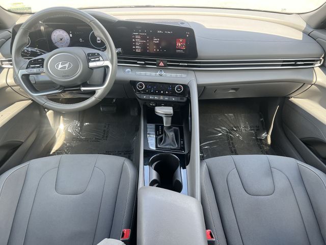 Used 2025 Silver Hyundai SEL Convenience image 17