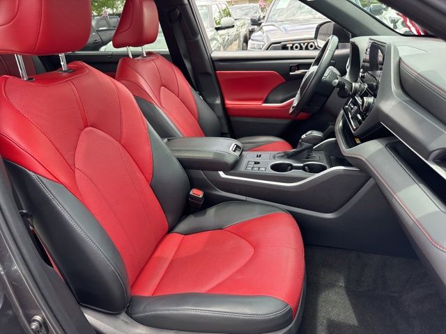 Used 2024 Toyota Highlander SUV
