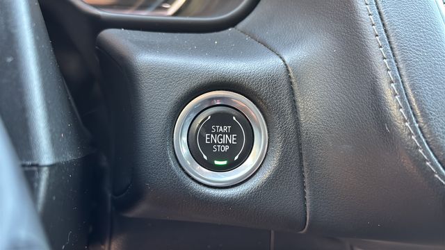 Used 2021 Gray Chevrolet Z71 image 28