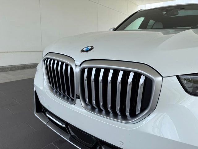 Used 2025 BMW X5 40i with VIN 5UX13EU02S9X90921 for sale in Diberville, MS