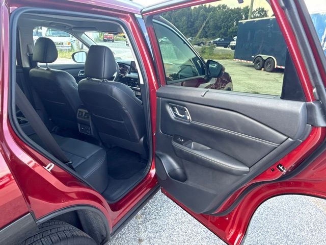 2025 Nissan Rogue Platinum:C02794