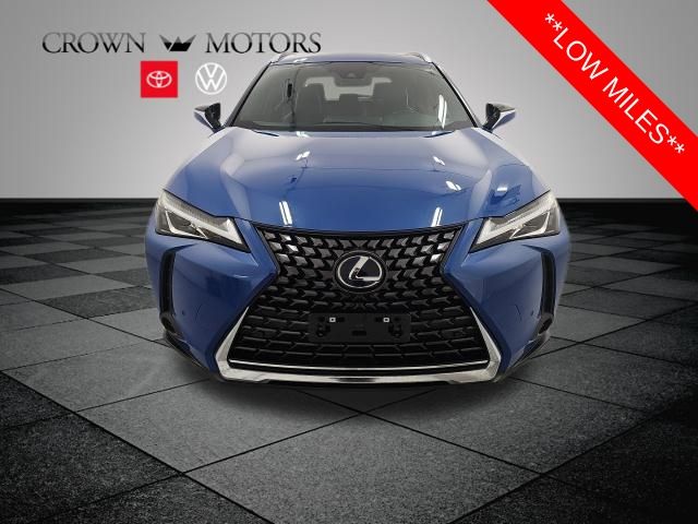 View vehicle photo 2