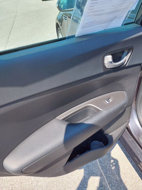 Used 2018 Platinum Graphite Kia S image 20