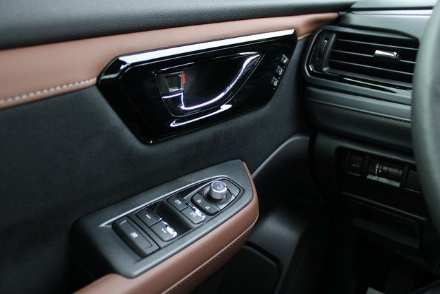 Used 2025 Silver Subaru Touring image 27