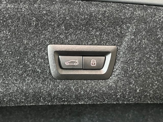 2025 BMW 3 Series 330i - Photo 12
