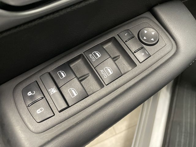2023 Chrysler Pacifica Touring L photo