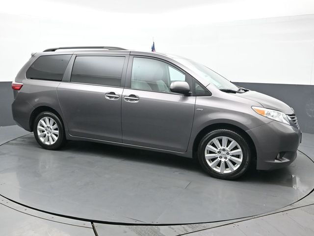 2017 Toyota Sienna XLE 9