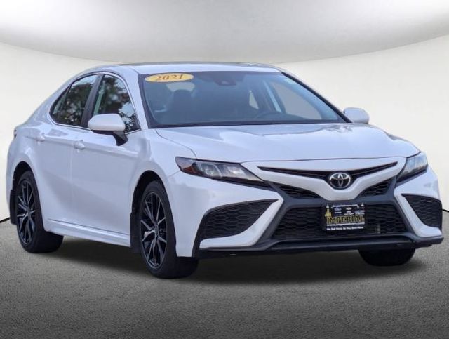 2021 Toyota Camry SE 2