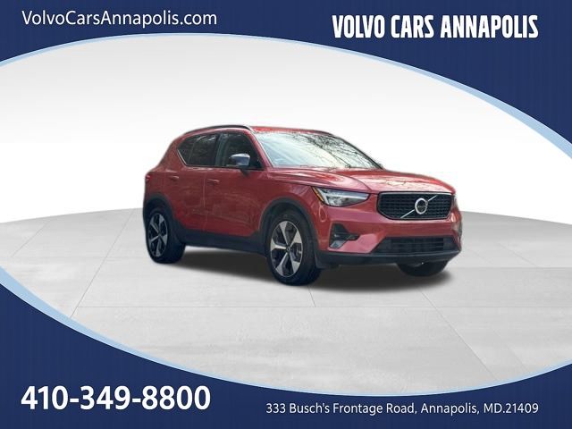 2025 Volvo XC40 B5 Plus Dark Theme AWD