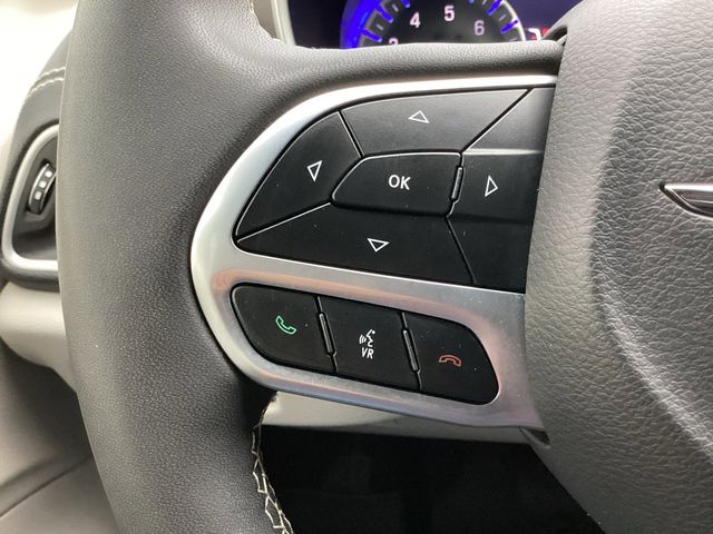 Used Car 2023 Chrysler Pacifica  Touring L For Sale Under $30,000 In San Antonio, Texas