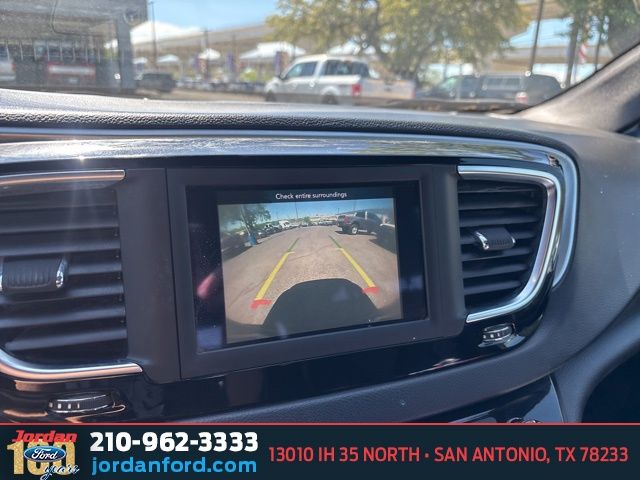 Used Car 2020 Chrysler Pacifica  Touring L For Sale Under $20,000 In San Antonio, Texas