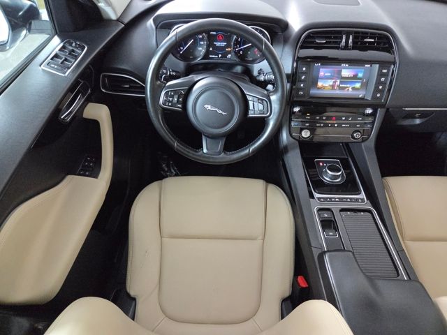 2018 Jaguar F-PACE Premium photo 10