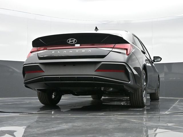 2025 Hyundai Elantra SEL 32