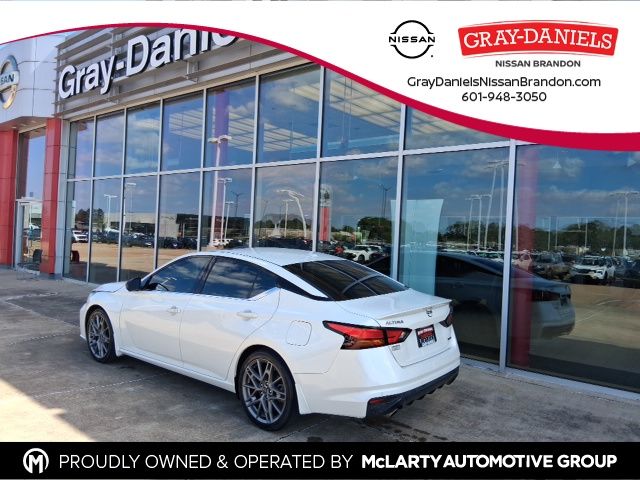 Pearl White Tricoat 2024 Nissan Altima Sedan Front-Wheel Drive Continuously Variable Transmission