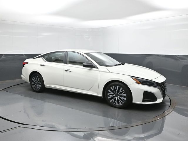 Used 2025 Nissan Altima Sedan