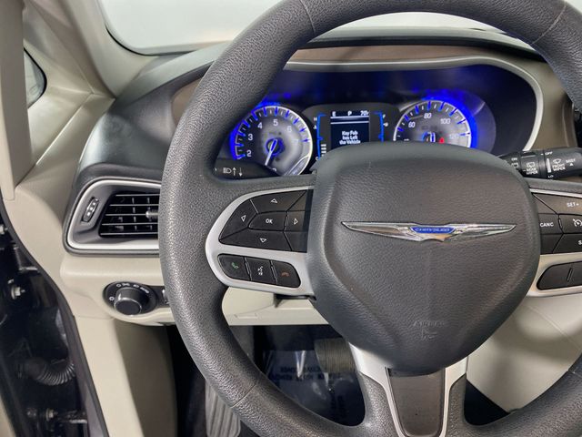 2017 Chrysler Pacifica Touring 11