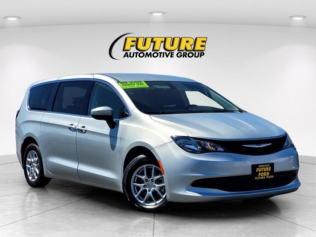 Silver Mist Clearcoat 2022 Chrysler Voyager LX FWD Minivan Front-Wheel Drive 9-Speed Automatic