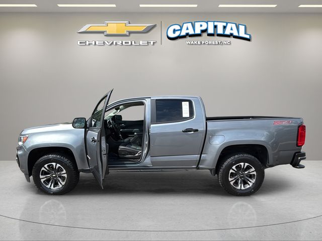 Used 2022 Gray Chevrolet Z71 image 3