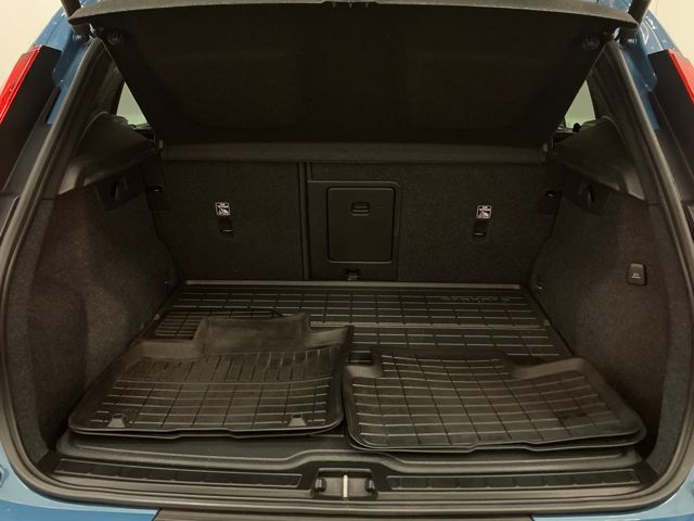2023 Volvo XC40 B5 Plus Dark Theme