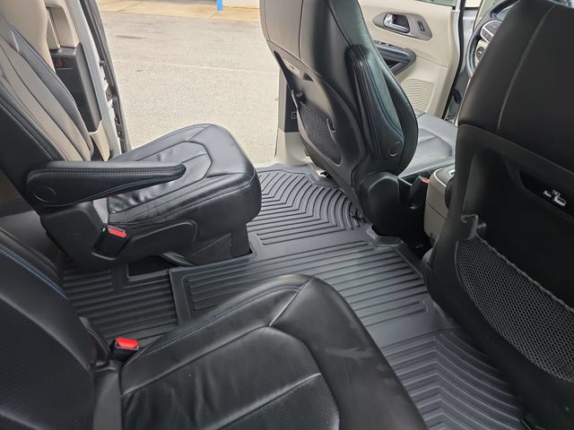 Used 2021 Bright White Clearcoat Chrysler Touring L image 12