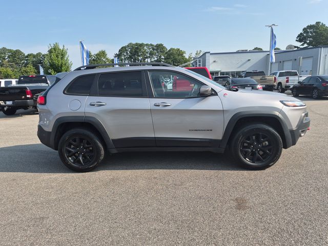 Used 2018 Silver Jeep Trailhawk image 2