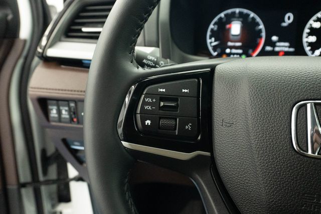 Used 2025 Honda Odyssey Van