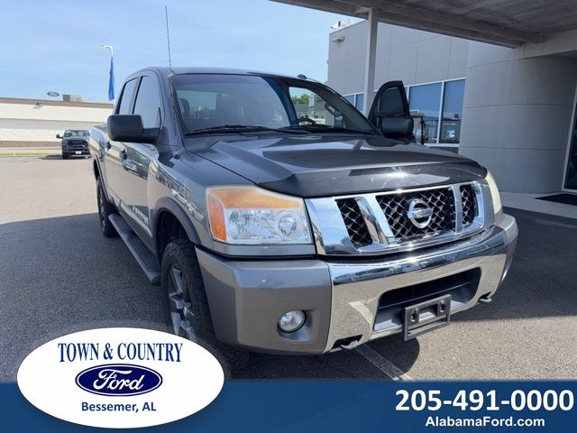 Gray (Gun Metallic) 2015 Nissan Titan SV Crew Cab Pickup Truck 4X2 5-Speed Automatic