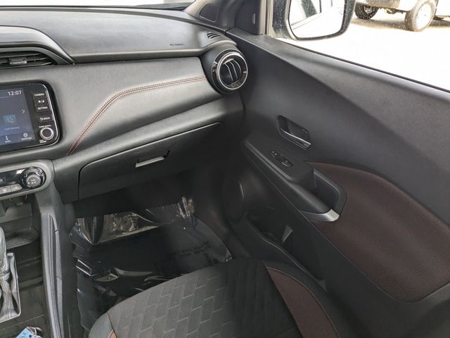 2023 Nissan Kicks SR photo