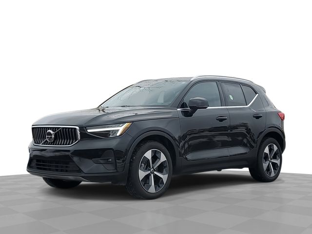 2025 Volvo XC40 B5 Plus Bright Theme AWD