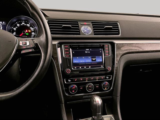 2017 Volkswagen Passat 1.8T SE - 5