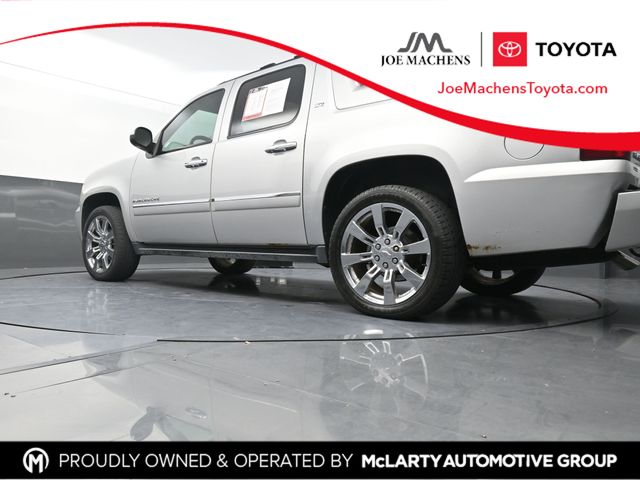 Sheer Silver Metallic 2011 Chevrolet Avalanche LTZ 4WD Pickup Truck Four-Wheel Drive 6-Speed Automatic