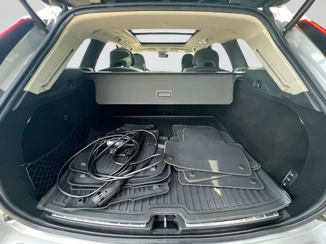 Used 2022 Silver Volvo T8 Inscription image 6