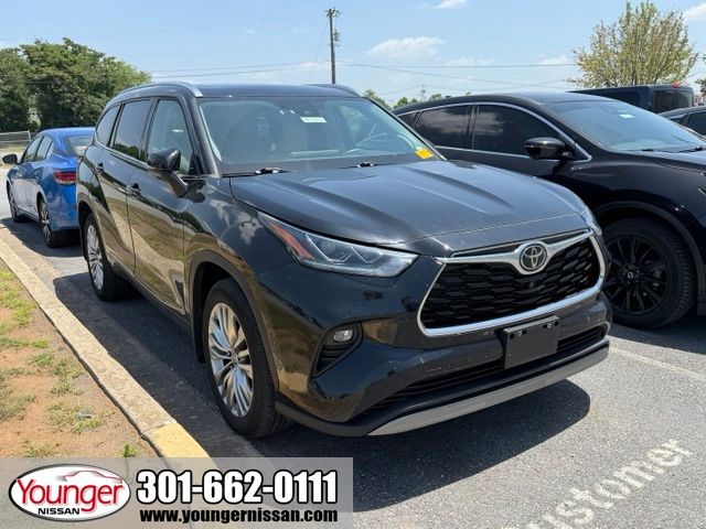 Midnight Black Metallic 2024 Toyota Highlander SUV / Crossover All-Wheel Drive 8-Speed Automatic