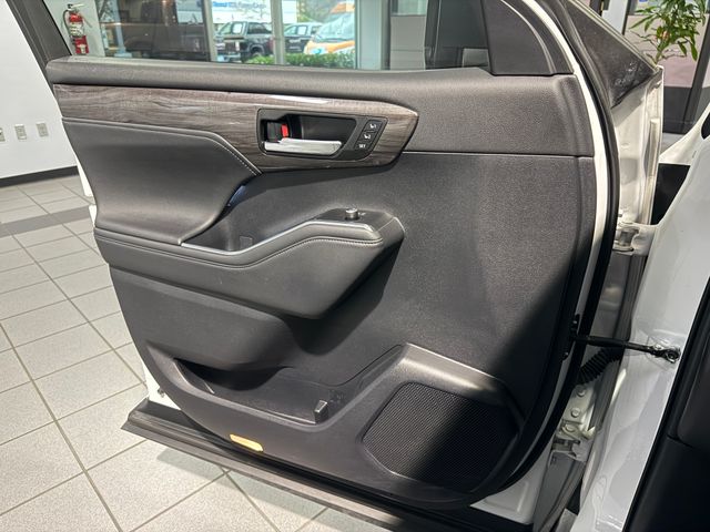 2023 Toyota Highlander Platinum  at Davis Toyota of Orangeburg