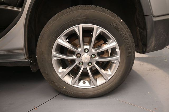 2019 Jeep Cherokee Latitude Plus Silver at Texan Dodge Chrysler Jeep Ram