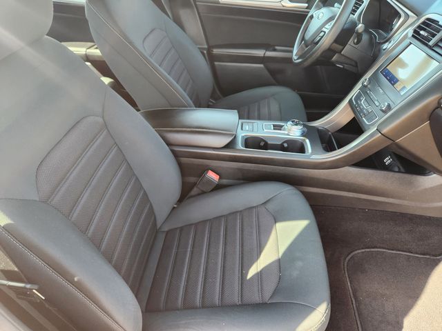 2020 Ford Fusion SE photo