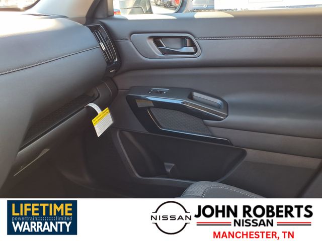 2025 Nissan Pathfinder SV photo 4