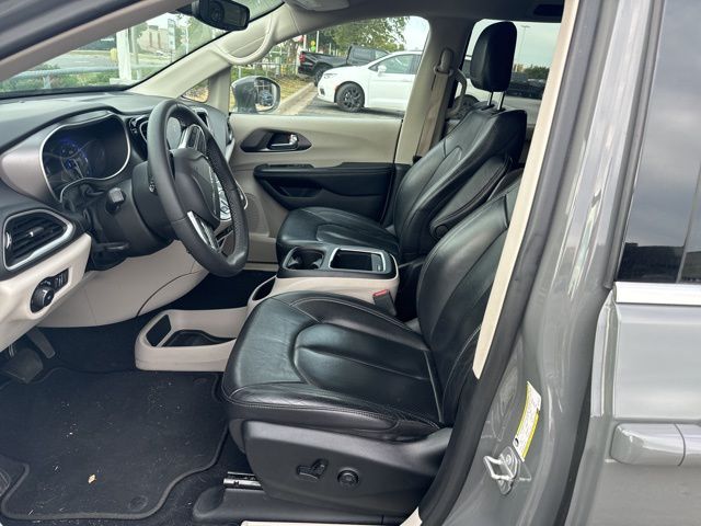 2022 Chrysler Pacifica Touring L 5