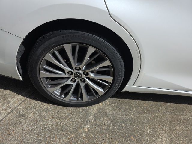 Used 2020 Lexus ES Sedan