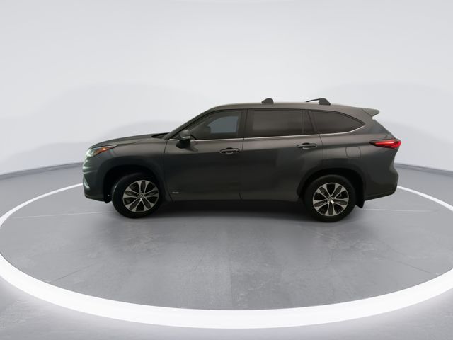 Used 2025 Gray Toyota XLE image 5
