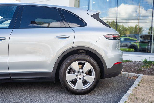 2022 Cayenne Base picture #13