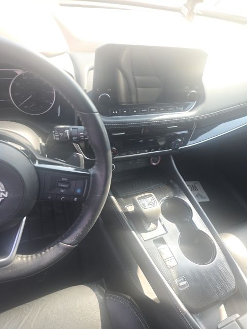 Used 2022 Red Nissan SL image 4